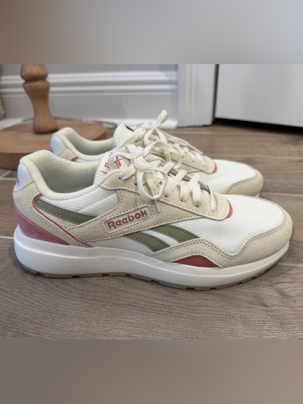 Women’s Size 9 Reebok LuxComfort Sneakers in Cream, Olive & Rose Pink